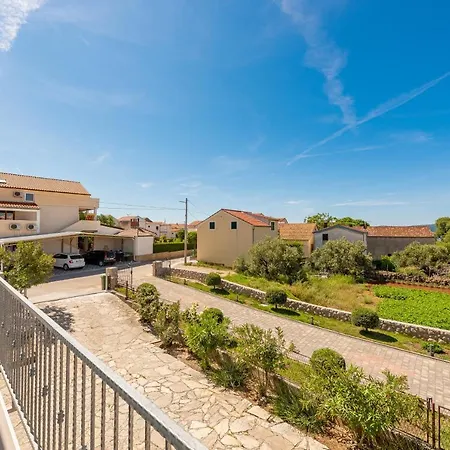 R&b Family Sveti Filip i Jakov